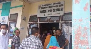 Kerap Dimarah Pemilik Pangkalan Arogan, Emak emak di Linggau Protes dan Pilih Masak Pakai Kayu