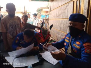 Polairud Polrestabes Palembang Giat Vaksinasi Berlayar di Pesisir Sungai Musi