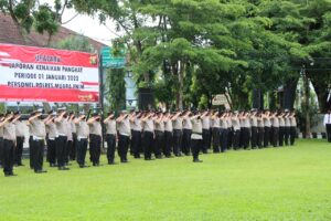 Kapolres Muara Enim Pimpin Upacara Kenaikan Pangkat 80 Personel