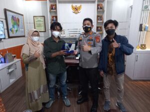 Dinilai Berhasil Pimpin Polres Lahat, Gemapela Beri Cinderamata Ke Kapolres Lahat