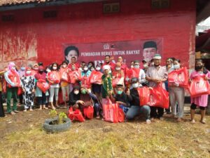 DPC PDI Perjuangan Kota Palembang Gelar Vaksin Massal, Pengobatan Gratis dan Bagikan 10.000 Paket Beras