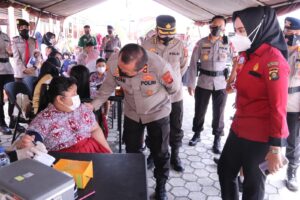 Peninjauan Pelaksanaan Launching Vaksinasi Merdeka Anak dan Vaksinasi Serentak Oleh Kapolri dengan Sasaran Usia 6-11 Tahun