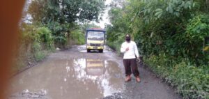 Kondisi Jalan Antara Harapan Jaya dan Lunas Jaya sangat Memprihatinkan