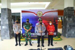 Tinjau Pelabuhan Benoa, Kapolri Minta Proses Prokes Hingga Karantina PPLN Diperketat
