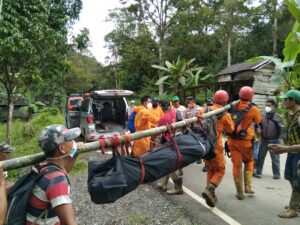 Tertimbun Tanah dan Bebatuan, Alian Ditemukan Warga Sudah Meninggal Dunia