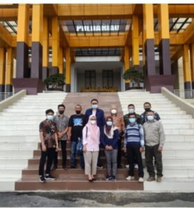 Belasan Orang Hadiri Pemeriksaan Kasus Aktivis Larshen Yunus