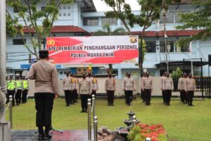 Kapolres Muara Enim Berikan Penghargaan Kepada Personel Polres Muara Enim, Tenaga Kesehatan dan Masyarakat