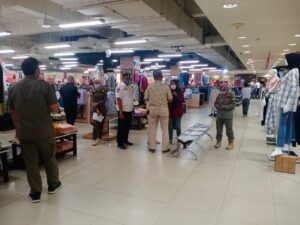 Satpol PP Palembang Sidak di Pusat Perbelanjaan Mall IP Palembang