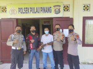 Warga Desa Kuba, Serahkan Senpira Jenis Kecepek ke Polres Lahat