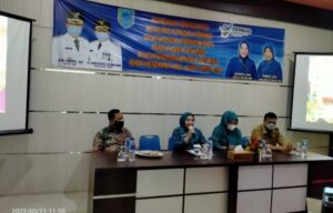 Penanggulangan Stunting, Ketua TP PKK kabupaten Lahat Membuka Pertemuan Peningkatan petugas Promkes