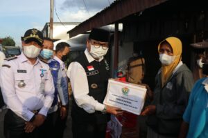 Pj. Bupati Salurkan Bantuan Kepada Korban Kebakaran di Kecamatan Lawang Kidul