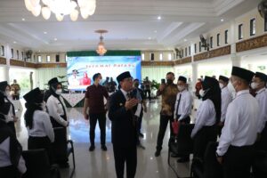 Pj. Bupati Serahkan Keputusan Pengangkatan 213 CPNS Pemkab Muara Enim Formasi Tahun 2021