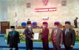 Sidang Paripurna Penyerahan Keputusan DPRD Kabupaten Lahat sebagai Rekomendasi Terhadap LKPJ Bupati Lahat Akhir Tahun Anggaran 2021