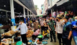 Jelang Lebaran 1443 H/2022 M,  Bupati Lahat Bersama Unsur Forkompimda  Memantau Stok Bahan Pokok di Dua Lokasi Pasar