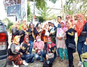 Jelang Idul Fitri 1443 H, Srikandi  Pemuda Pancasila Kabupaten Lahat Bagikan Paket Sembako
