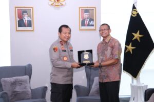 Polda Sumsel Pelepasan dan Penyerahan Cenderamata atas Purna Baktinya AKBP (Purn) Imam Ansyori,S,Sos Satker Dit Tahti Polda Sumsel