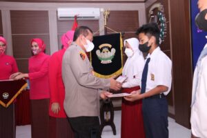 Peringatan HUT ke 42 YKB, Kapolda Sumsel Hadiri Pemberian Penghargaan dan Bantuan Melalui Zoom Meeting