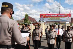 Kapolres Lahat Pimpin Upacara Sertijab  2 Kasat, 3 Kapolsek, dan 1 Kasi