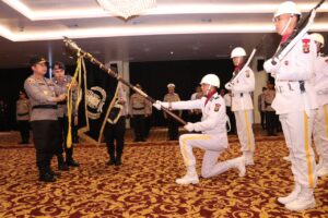 Kapolda Sumsel Irjen Pol Drs Toni Harmanto,MH Cuci Pataka Jelang Hari Bhayangkara ke-76,