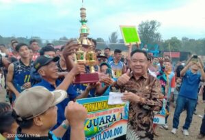 Bupati Lahat Tutup Turnamen Bola Volly Manggul Bercahaya Cup 1