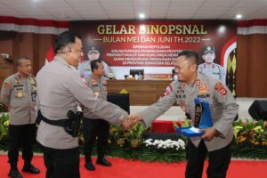 Kapolres Lahat Mendapat Piagam Penghargaan Juara Ke-2 dalam Penanganan Penyebaran Covid-19