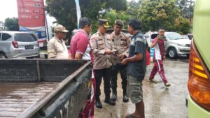 Isu Kelangkaan BBM, Personel Polres Lahat Pengaman SPBU