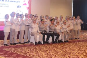 Puluhan PNS Polri Mendapatkan Kenaikan Pangkat