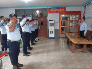Kalapas Lahat Pimpin Apel Regu Pengamanan Hari Libur, Harapkan Petugas Bekerja Penuh Semangat dan Waspada Gangguan Kamtib