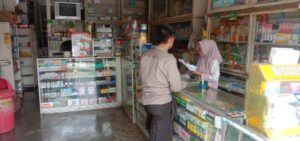 Personel Binmas Polres Lahat  Himbau Apotek Tidak Menjual Obat Sirup yang Dilarang Kemenkes