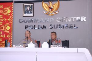 Kapolda Sumsel Didampingi Wakapolda Sumsel Tinjau Command Center lantai IV Gedung Presisi Mapolda Sumsel