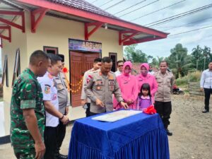 Kapolres Lahat Didampingi Wakapolres Resmikan Mushollah Arrumi Polsek Kikim Tengah