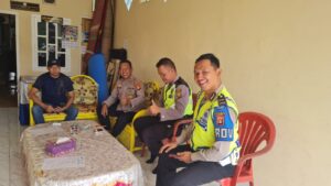 Kapolsek Jarai Silahturahmi Ke Kades, Sampaikan Pesan Kamtibmas dan Perda No 1 Tahun 2020