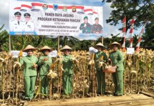 Dukung Ketahanan Pangan, Ketua Persit KCK Koorcab Rem 044/Gapo dan Ketua Persit Kodim 0405/Lahat Ajak Manfaatkan Pekarangan