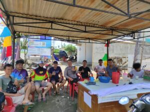 Bhabinkamtibmas Polsek Pajar Bulan Bripka Novan Sambang ke Karang Taruma Desa Gunung Liwat