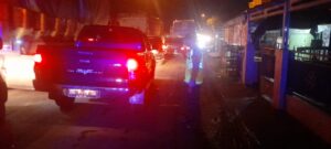 Kanit Samapta Polsek Kikim Barat Polres Lahat Polda Sumsel Mengatur Jalan  Kalangan Desa Babat Baru