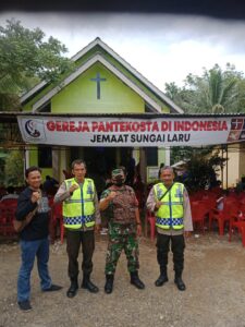 Polsek Kikim Tengah Polres Lahat Giat PAM di Gereja Pantekosta Jemaat Sungai Laru