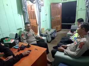 Kapolsek Mulak Ulu Polres Lahat,  “Visit at Night” Sampaikan Pesan Kamtibmas