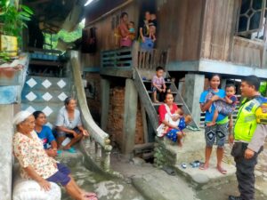 Sambang di Desa Tanjung Mulak,  Bhabinkamtibmas Aipda Richi Paluse Sampaikan Pesan Kamtibmas