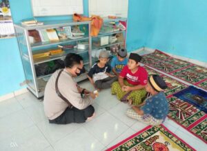 Bhabinkamtibmas Polsekta Lahat Briptu Darma Jaya, SE Silahturahmi Ke Anak Anak di Masjid