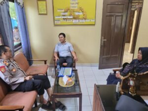 Kapolsek Kikim Barat Pendampingan Penjemputan Hak Asuk Anak