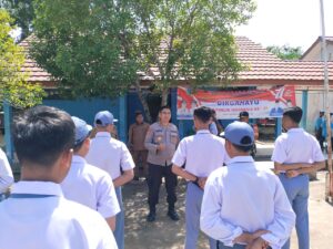 Kapolsek kikim Tengah Polres Lahat Sosialisasi Bahaya Narkoba di SMAN 1 Kikim Tengah