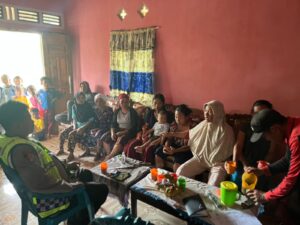 Kapolsek  Mulak Ulu Polres Lahat Sambang Ke Warga Desa Jadian Baru