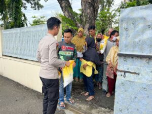 Laksanakan Ibadah Umroh, AKBP Eko Sumaryanto Kapolres Lahat Terus Salurkan Bantuan Beras di Lahat