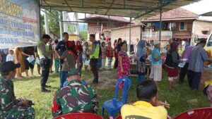 Personil Polsek Pseksu Polres Lahat Pengamanan Operasi Pasar Murah