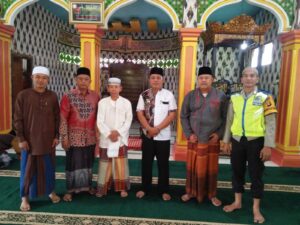 Sinergitas, Bhabinkamtibmas Polsek Pajar Bulan Bersama Camat Sampaikan Pesan Kamtibmas