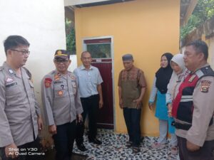 Kapolsek Kikim Barat Iptu Edysam Putra Harahap Berikan Bantuan kepada TK RA Aisyah Desa Penantian