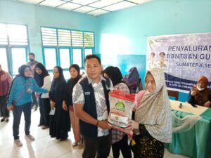 Bantuan Dampak Inflasi BBM Dari Gubernur Sumsel Melalui Dinas Sosial Provinsi Untuk Orang Tua Murid SD Negeri 40 Palembang