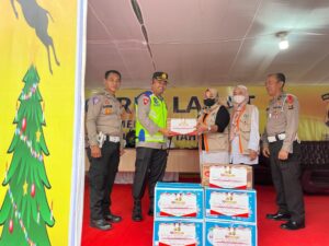 Polres Lahat Pendistribusikan Bantuan Kapolda Sumsel Untuk Pos Yan dan Pos Pam
