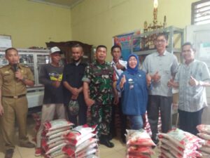 Akibat Dampak Inflasi BBM Gubernur Sumatera Selatan Melalui Dinas Sosial Provinsi Sumatera Selatan Menyalurkan Bantuan Kepada Masyarakat