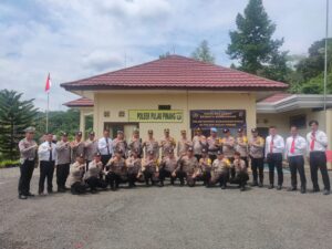 Kunker Ke Polsek Pulau Pinang, Kapolres Lahat Didampingi Ketua Bhayangkari Berikan Motivasi dan Semangat